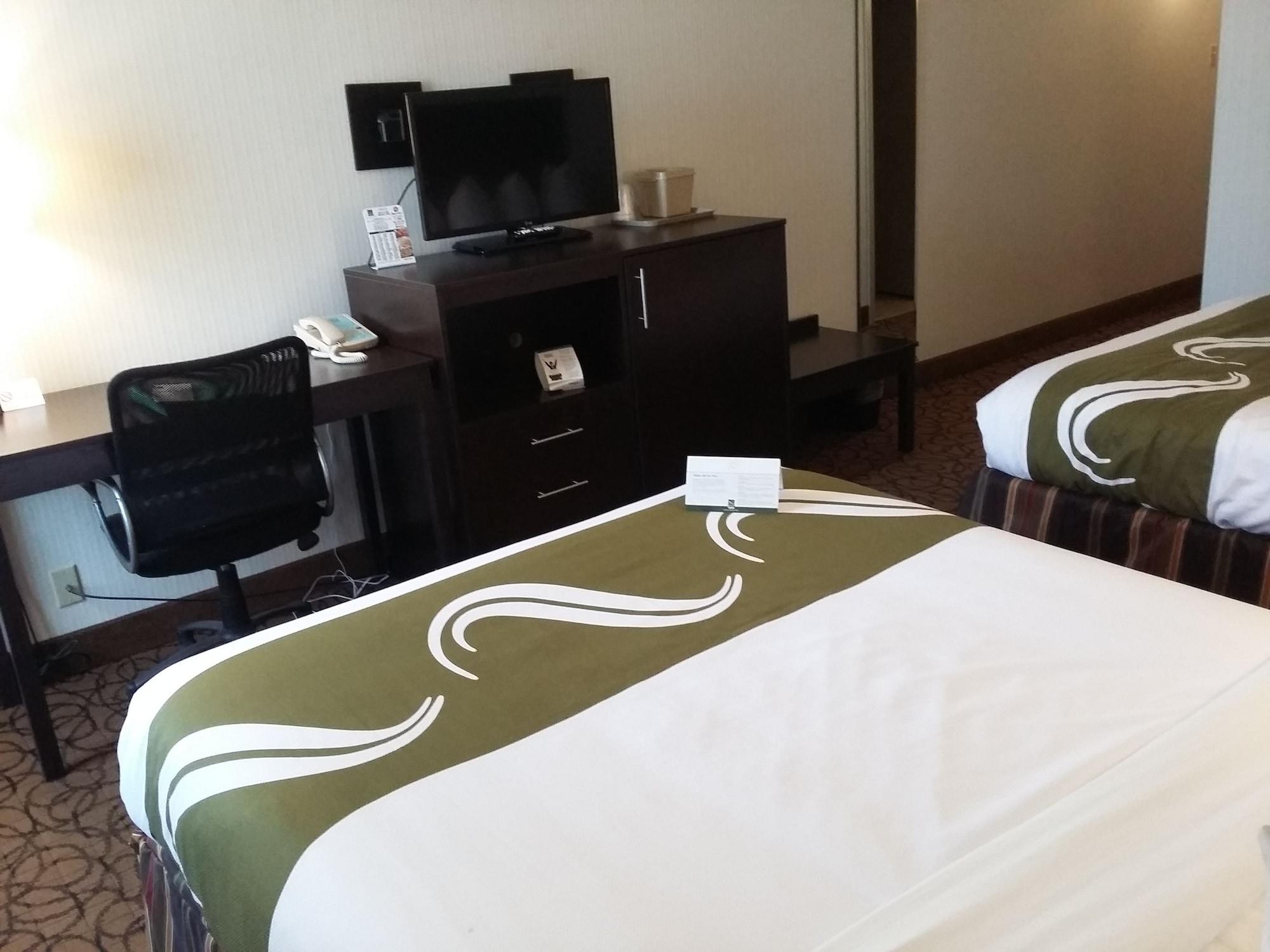 Quality Inn & Suites Escanaba North מראה חיצוני תמונה