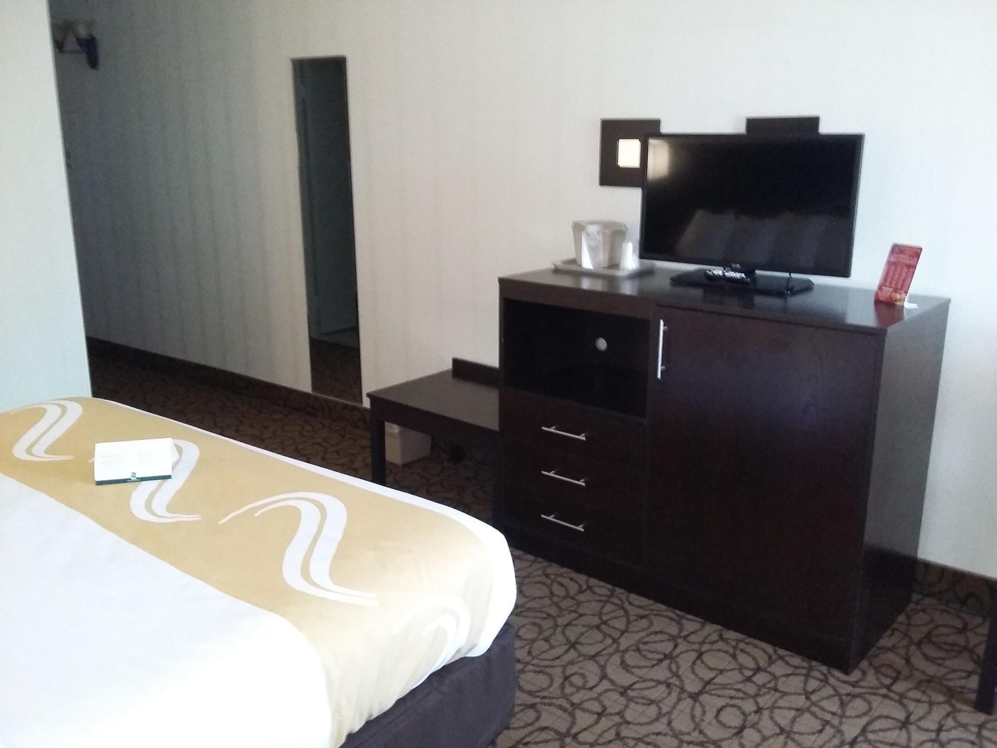 Quality Inn & Suites Escanaba North מראה חיצוני תמונה