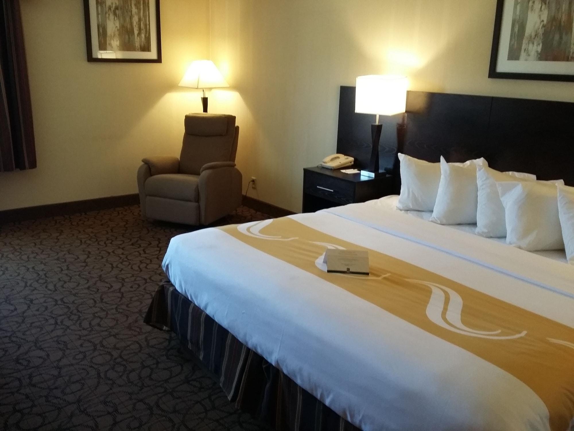 Quality Inn & Suites Escanaba North מראה חיצוני תמונה
