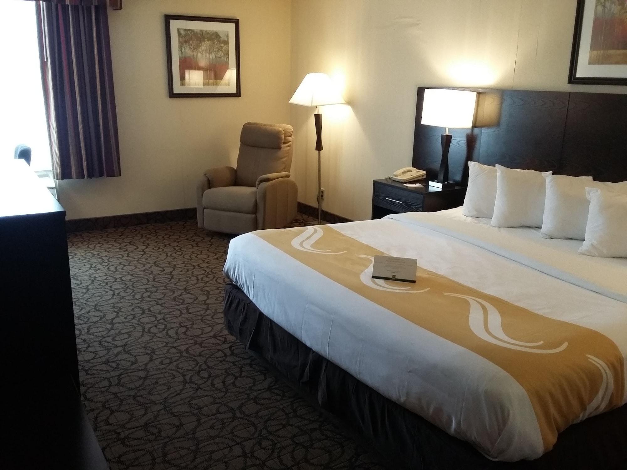 Quality Inn & Suites Escanaba North מראה חיצוני תמונה