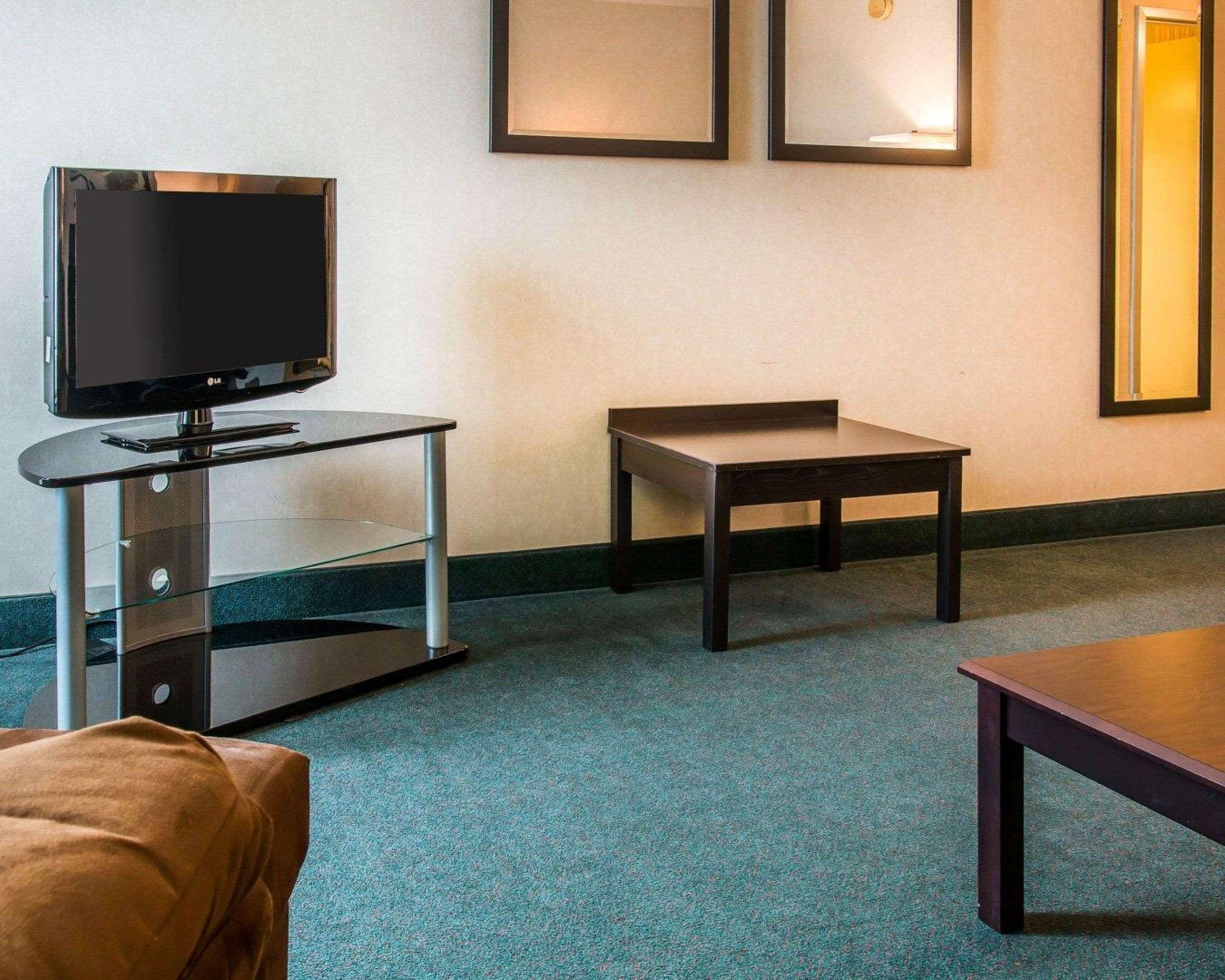 Quality Inn & Suites Escanaba North מראה חיצוני תמונה