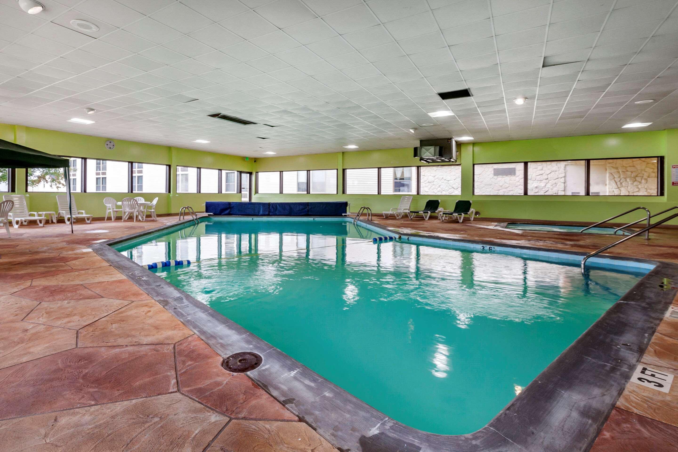 Quality Inn & Suites Escanaba North מראה חיצוני תמונה